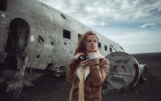 Woman plane field scarf cellphone - elsa bleda free wallpaper