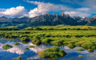 Grassy field mountain river landscape - cui bai free wallpaper