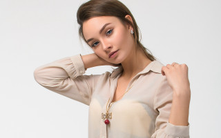 Woman necklace blue eyes flemish - jewelry free wallpaper