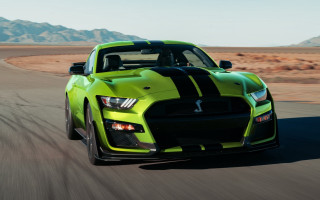 Green mustang desert mountains blue - a road in the desert free wallpaper
