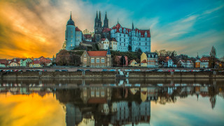Castle sunset water bridge cityscape - german romanticism free wallpaper for desktop