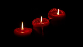 Red candles gothic raytraced reflection - left free wallpaper for desktop