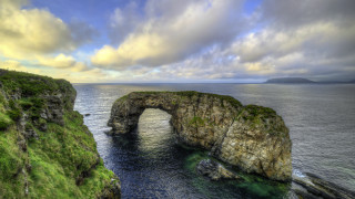 Large rock formation ocean arch - beautiful landscape free wallpaper