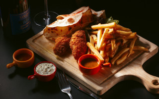 Wooden cutting board french fries - fried free wallpaper