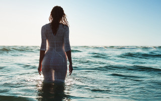 Woman ocean sun wind impressionist - the wind free wallpaper