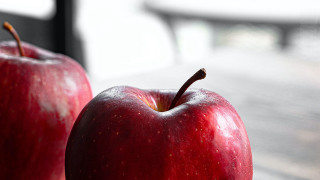 Red apples table bench moon - focus free wallpaper