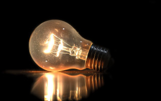 Light bulb reflection shiny surface - free light wallpaper