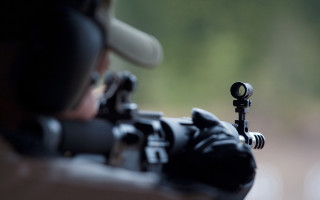 Gun aiming closeup macro precisionism - clear focus free wallpaper