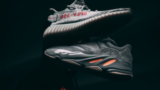 Shoes black surface red letters - red lettering free wallpaper