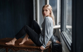 Woman sitting table window legs - bright studio setting free wallpaper