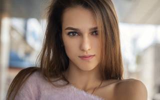 Woman pink top fur collar - a fur collar free wallpaper