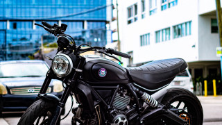 Motorcycle street cityscape tokyo blurry - a clock free wallpaper