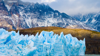 Blue glacier mountains cloudy sky - a cloudy sky above free wallpaper