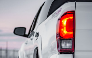 White truck tiltshift clouds rimlight - its tail free wallpaper