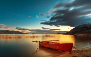 Lake sunset mountain boat clouds - top of a lake under a cloudy sky free wallpaper for desktop