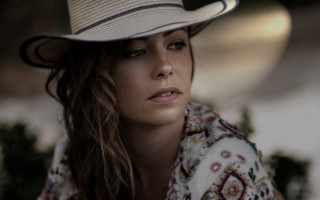 Woman hat floral shirt park - floral free wallpaper for desktop