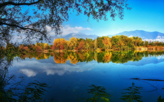 Lake trees mountains blue sky - blue sky free wallpaper