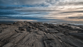 Rocky beach cloudy sky water 3 - a rocky beach free wallpaper