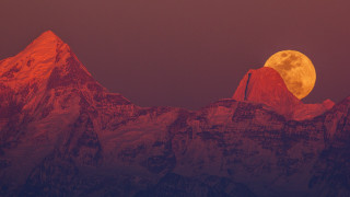 Full moon mountain range red - a red moon free wallpaper