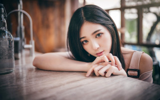 Woman wine table blackhair blurry - du qiong free wallpaper