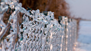 Fence ice snow christmas blurry - mesh wire free wallpaper