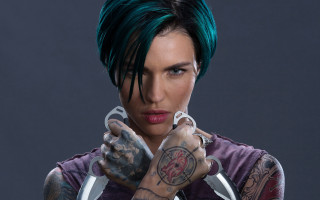 Green haired tattooed woman scissors - neo free wallpaper