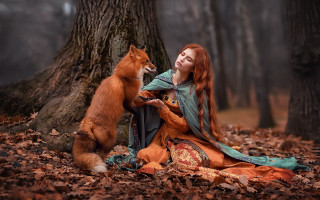 Woman woods dog fox enchanting - a fox free wallpaper