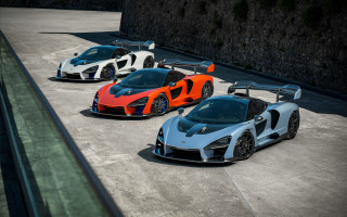 Three colored sports cars parking 2 - free cars wallpaper for desktop