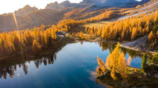 Lake mountains trees house autumn - the sun light free wallpaper