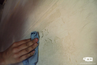 Person wiping blue cloth matte - david diao free wallpaper
