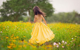 Little girl yellow dress flower - a yellow dress free wallpaper