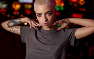 Woman tattoo bar neon portrait - chernik free wallpaper