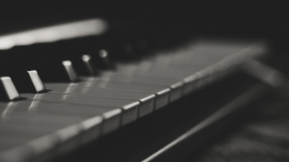 Piano keyboard black white background - cinematic composition free wallpaper for desktop