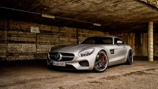 Silver mercedes sports car parking - a sign free wallpaper for desktop