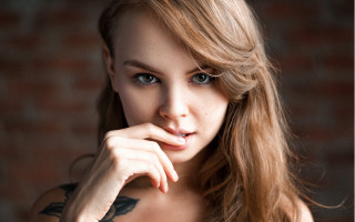 Woman tattoo blonde posing Eszter - her chin free wallpaper for desktop