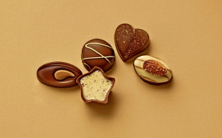 Chocolates toppings table yellow background - cookie free wallpaper