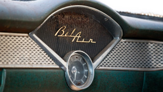 Radio clock blaar stilllife cellphone - brian alfred free wallpaper