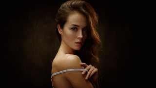 Esztter mattioni portrait bare shoulders - a dark room free wallpaper