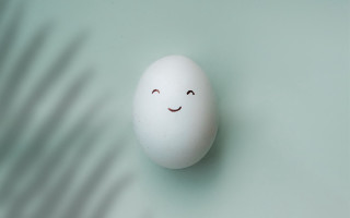 White egg smiley green shadow - a smiley face free wallpaper