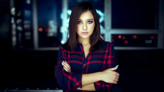 Woman crossed arms blue eyes - a window in the background free wallpaper