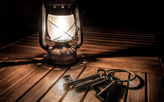 Lantern keys wooden floor dark - key free wallpaper