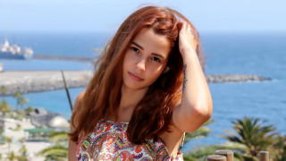 Red haired woman ocean pier - ayshia taşkın free wallpaper