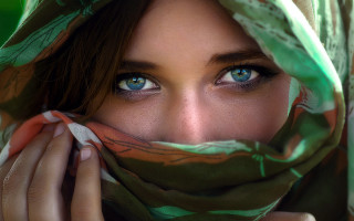 Blue eyes woman green scarf - a green scarf free wallpaper