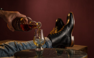 Man pouring whiskey glass vase - a glass vase free wallpaper