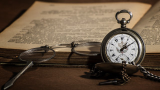 Pocket watch open book magnifying - a pocket watch free wallpaper