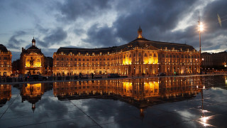 Large building clock tower night 23 - a reflection free wallpaper for desktop