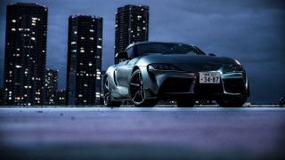 Silver sports car city night 5 - the building free wallpaper