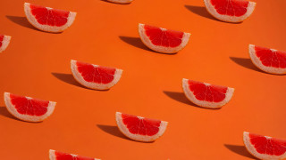 Fruit slices popart orange stilllife - an orange background free wallpaper
