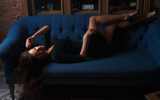 Woman bluecouch darkroom brickwindow arabesque - chernik free wallpaper