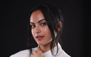 Woman white shirt silver bracelet - a diamond ring free wallpaper